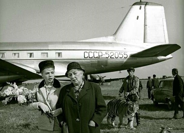 Иллюстрация к книге — Моя сестра Фаина Раневская. Жизнь, рассказанная ею самой [_010.jpg]