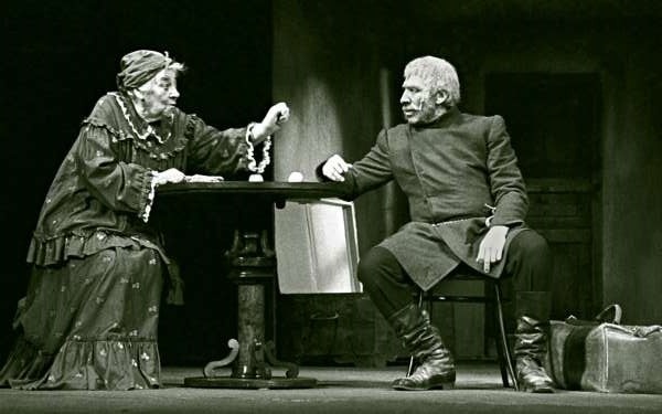 Иллюстрация к книге — Моя сестра Фаина Раневская. Жизнь, рассказанная ею самой [_015.jpg]