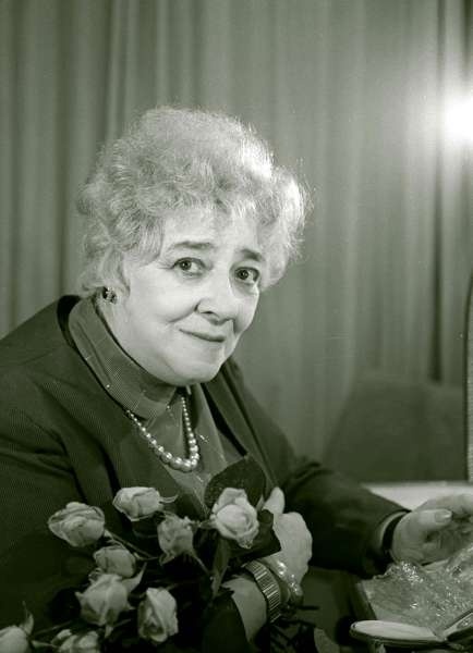 Иллюстрация к книге — Раневская в домашних тапочках. Самый близкий человек вспоминает [i_002.jpg]