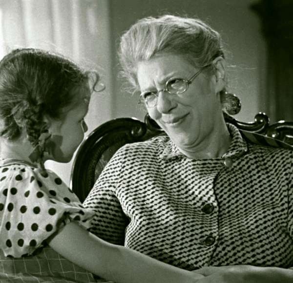 Иллюстрация к книге — Раневская в домашних тапочках. Самый близкий человек вспоминает [i_004.jpg]