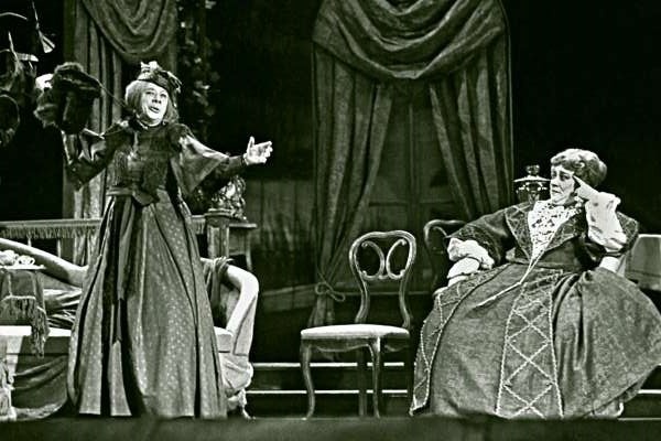 Иллюстрация к книге — Раневская в домашних тапочках. Самый близкий человек вспоминает [i_005.jpg]