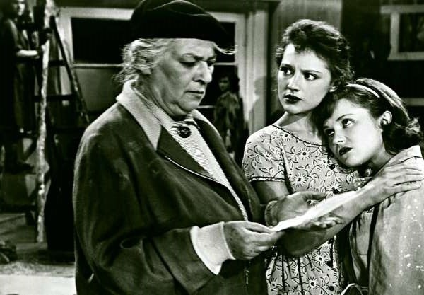 Иллюстрация к книге — Раневская в домашних тапочках. Самый близкий человек вспоминает [i_006.jpg]