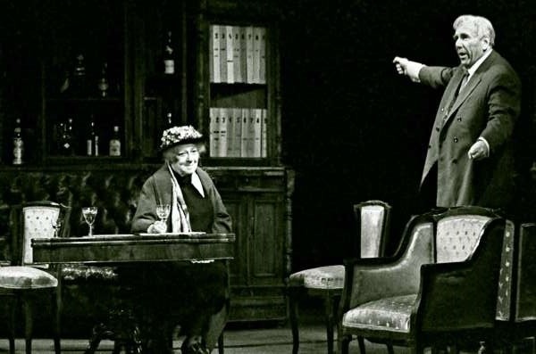 Иллюстрация к книге — Раневская в домашних тапочках. Самый близкий человек вспоминает [i_012.jpg]