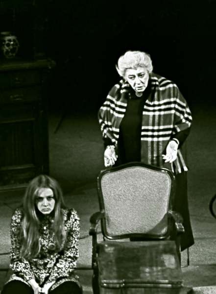 Иллюстрация к книге — Раневская в домашних тапочках. Самый близкий человек вспоминает [i_014.jpg]