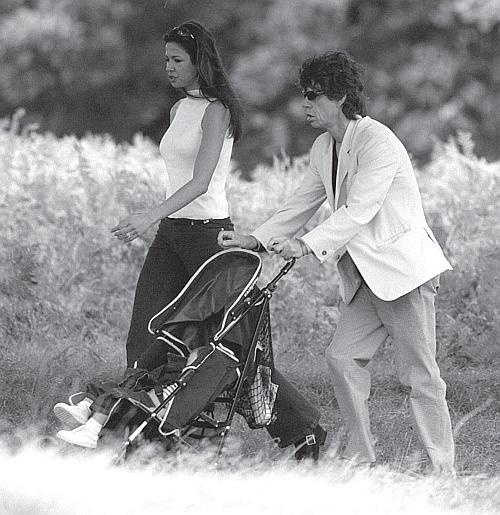 Иллюстрация к книге — Мик Джаггер. Великий и ужасный [_34.jpg]