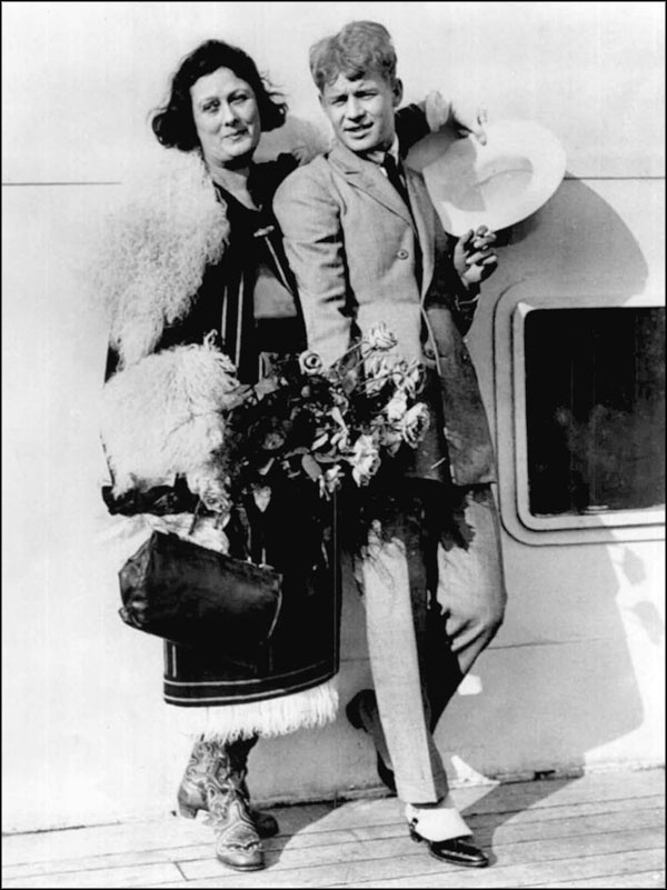 Иллюстрация к книге — Любящий Вас Сергей Есенин [_121.jpg]