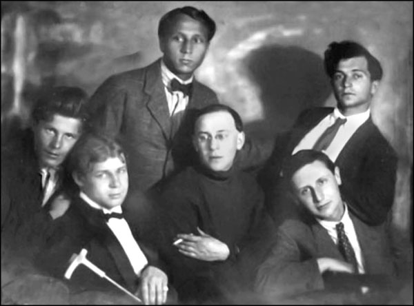 Иллюстрация к книге — Любящий Вас Сергей Есенин [_163.jpg]