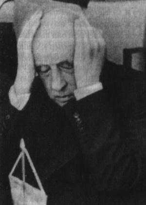 Иллюстрация к книге — Ромен Гари, хамелеон [i_046.jpg]