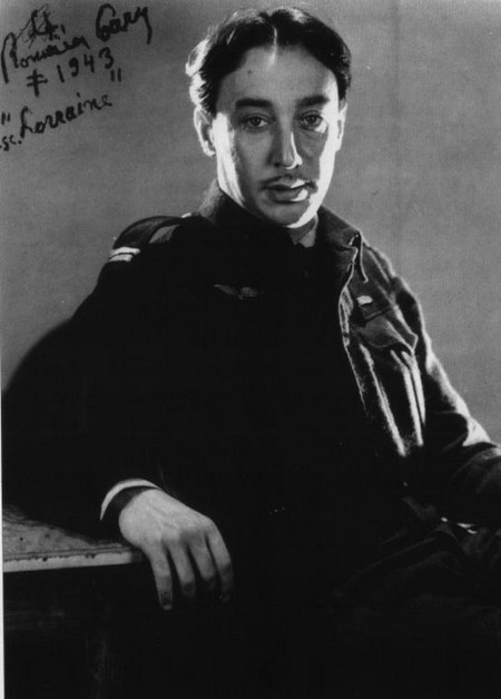 Иллюстрация к книге — Ромен Гари, хамелеон [i_069.jpg]