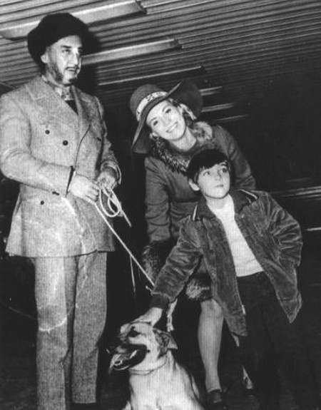 Иллюстрация к книге — Ромен Гари, хамелеон [i_082.jpg]