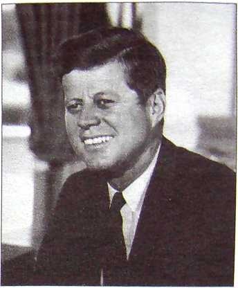 Иллюстрация к книге — Мэрилин Монро. Жизнь и смерть секс-символа Америки [i_018.jpg]