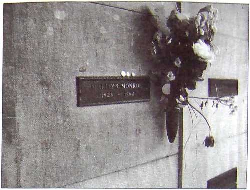 Иллюстрация к книге — Мэрилин Монро. Жизнь и смерть секс-символа Америки [i_020.jpg]