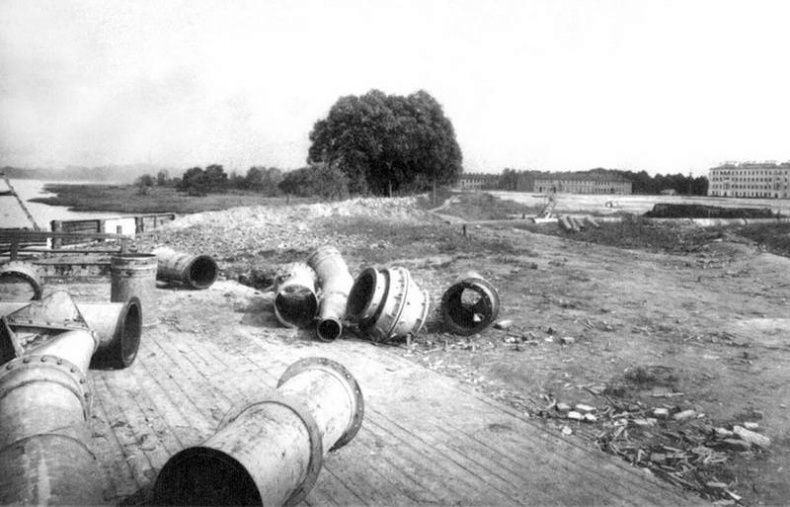 Иллюстрация к книге — Петербург - 1914 - Петроград. Хронологическая мозаика столичной жизни [i_002.jpg]