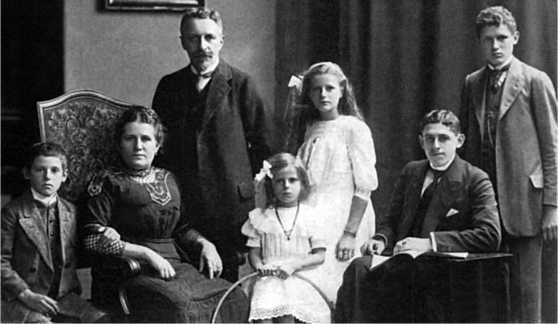 Иллюстрация к книге — Все авиа-шедевры Мессершмитта. Взлет и падение Люфтваффе [i_020.jpg]