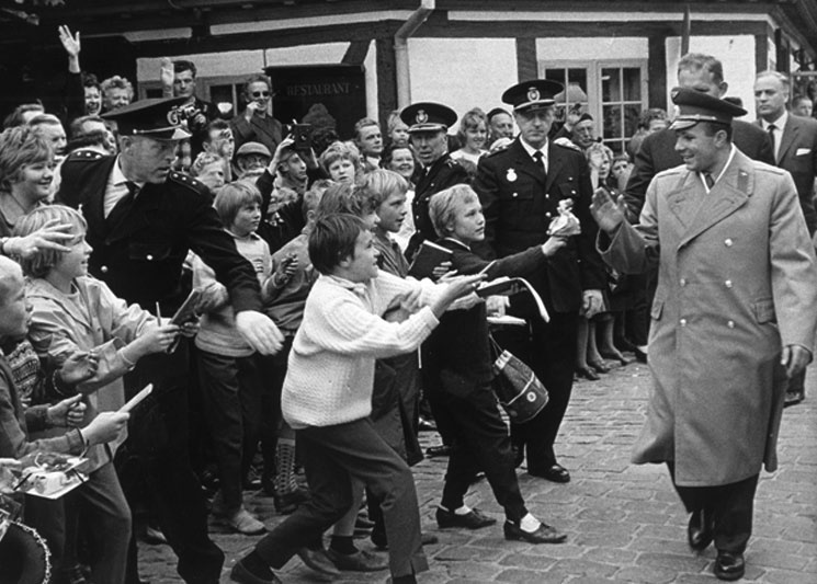 Иллюстрация к книге — Юрий Гагарин. Человек-легенда [i_053.jpg]