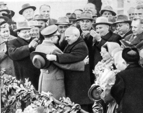 Иллюстрация к книге — Юрий Гагарин. Человек-легенда [i_084.jpg]