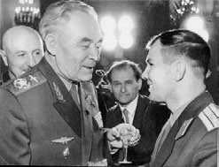 Иллюстрация к книге — Юрий Гагарин. Человек-легенда [i_087.jpg]