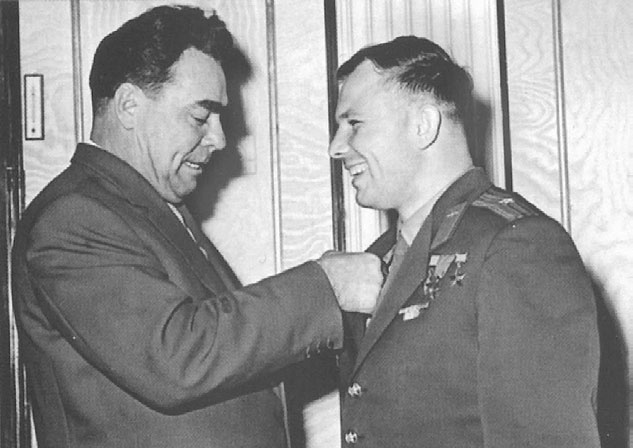 Иллюстрация к книге — Юрий Гагарин. Человек-легенда [i_088.jpg]