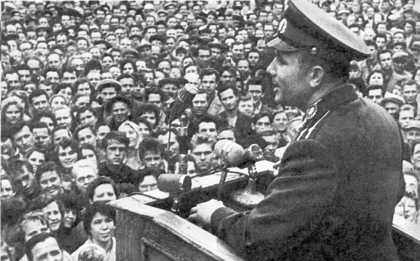 Иллюстрация к книге — Юрий Гагарин. Человек-легенда [i_128.jpg]