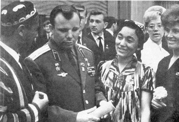 Иллюстрация к книге — Юрий Гагарин. Человек-легенда [i_135.jpg]