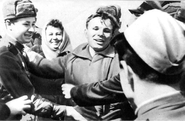 Иллюстрация к книге — Юрий Гагарин. Человек-легенда [i_137.jpg]