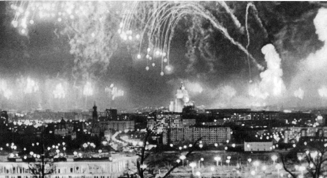 Иллюстрация к книге — Юрий Гагарин. Человек-легенда [i_142.jpg]