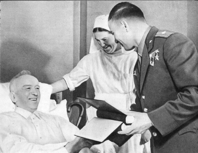 Иллюстрация к книге — Юрий Гагарин. Человек-легенда [i_149.jpg]