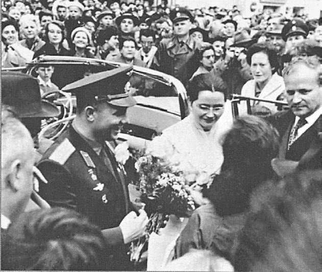 Иллюстрация к книге — Юрий Гагарин. Человек-легенда [i_164.jpg]