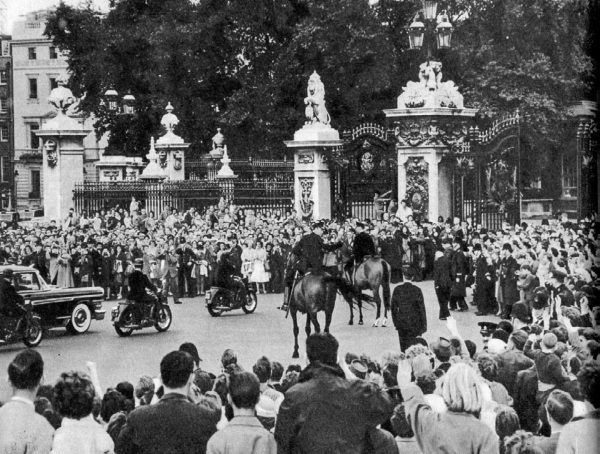 Иллюстрация к книге — Юрий Гагарин. Человек-легенда [i_199.jpg]