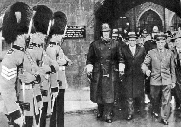 Иллюстрация к книге — Юрий Гагарин. Человек-легенда [i_200.jpg]