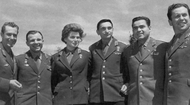 Иллюстрация к книге — Юрий Гагарин. Человек-легенда [i_209.jpg]