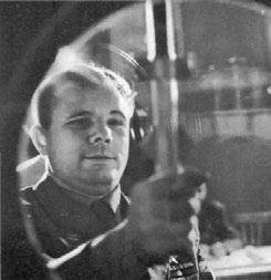 Иллюстрация к книге — Юрий Гагарин. Человек-легенда [i_213.jpg]