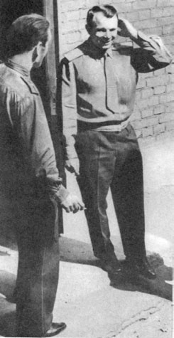 Иллюстрация к книге — Юрий Гагарин. Человек-легенда [i_215.jpg]