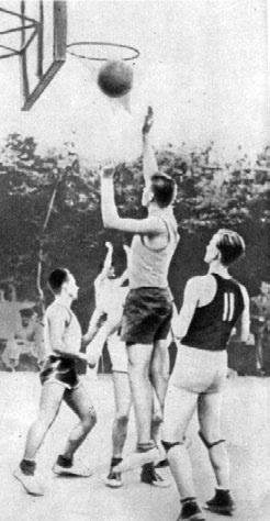 Иллюстрация к книге — Юрий Гагарин. Человек-легенда [i_220.jpg]