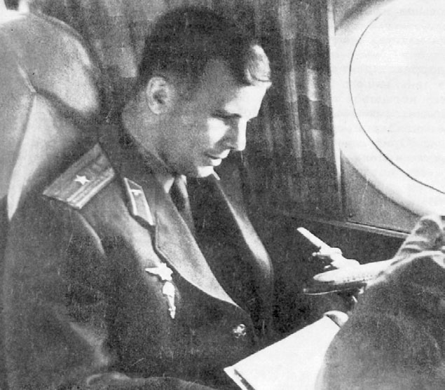 Иллюстрация к книге — Юрий Гагарин. Человек-легенда [i_231.jpg]