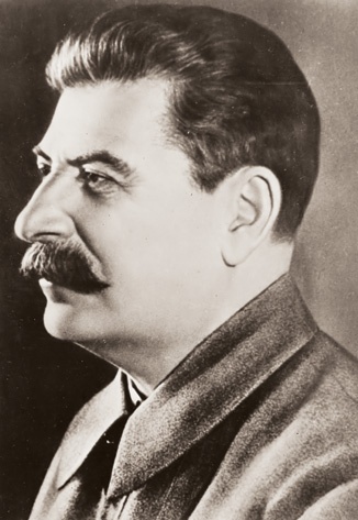 Иллюстрация к книге — Государственные и духовные лидеры [i_047.jpg]