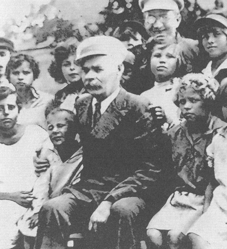 Иллюстрация к книге — Горький без грима. Тайна смерти [i_018.jpg]