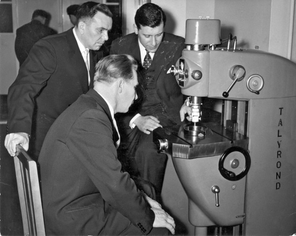 Иллюстрация к книге — Тайные операции военной разведки [i_003.jpg]