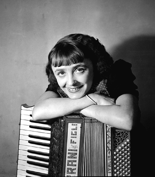 Иллюстрация к книге — Эдит Пиаф. Я ни о чем не сожалею [i_002.jpg]