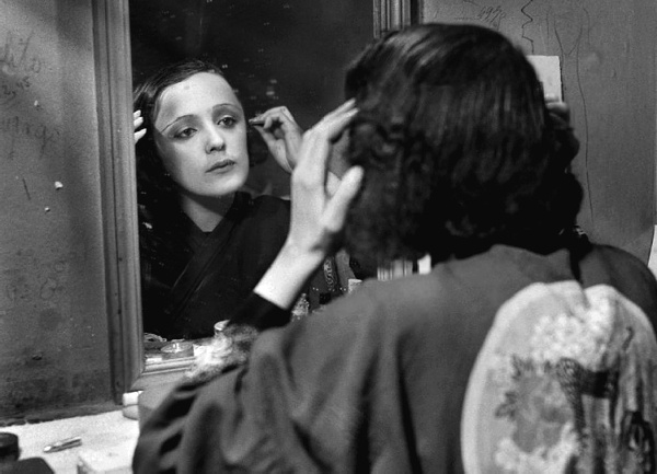 Иллюстрация к книге — Эдит Пиаф. Я ни о чем не сожалею [i_015.jpg]