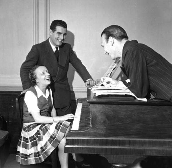 Иллюстрация к книге — Эдит Пиаф. Я ни о чем не сожалею [i_024.jpg]