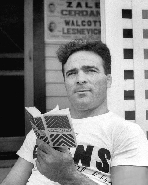 Иллюстрация к книге — Эдит Пиаф. Я ни о чем не сожалею [i_030.jpg]