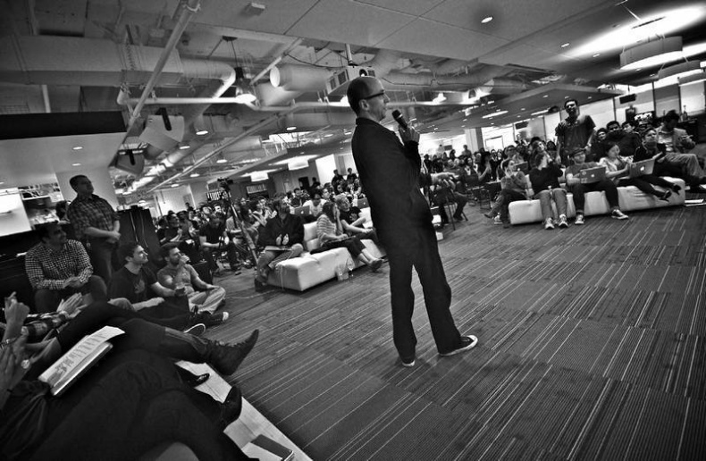 Иллюстрация к книге — Инкубатор Twitter. Подлинная история денег, власти, дружбы и предательства [i_017.jpg]