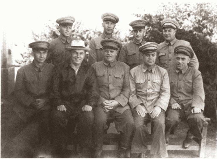 Иллюстрация к книге — Кожедуб [i_040.jpg]