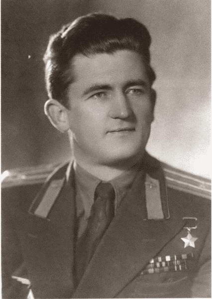 Иллюстрация к книге — Кожедуб [i_042.jpg]