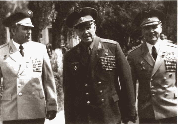 Иллюстрация к книге — Кожедуб [i_052.jpg]