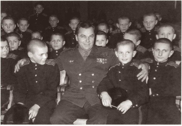 Иллюстрация к книге — Кожедуб [i_054.jpg]