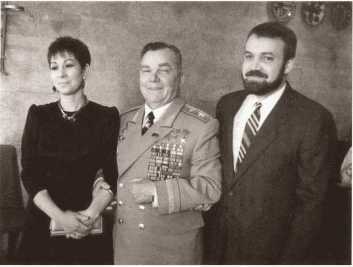 Иллюстрация к книге — Кожедуб [i_056.jpg]