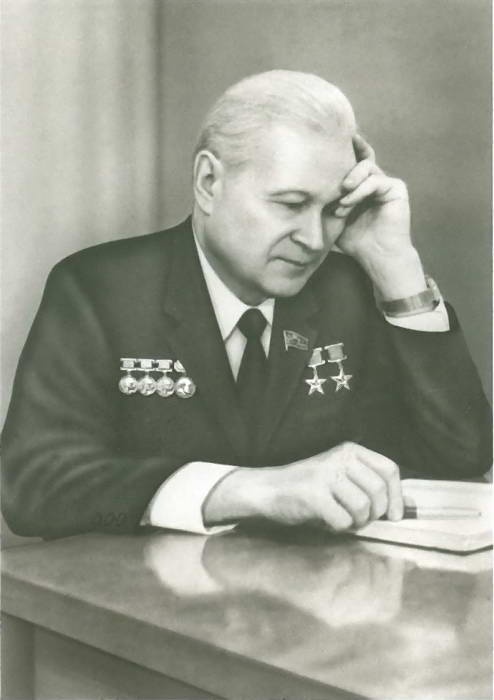 Иллюстрация к книге — Челомей [i_003.jpg]