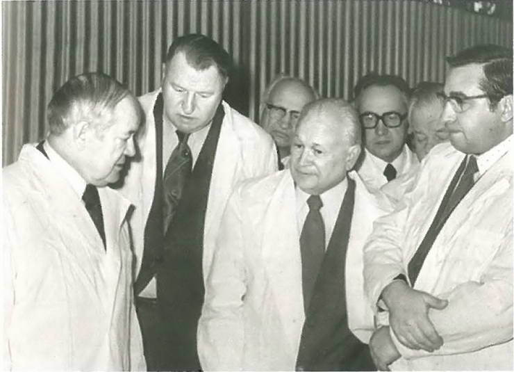 Иллюстрация к книге — Челомей [i_036.jpg]